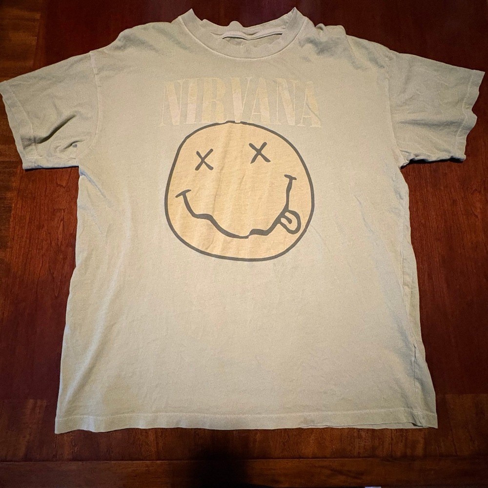 Nirvana Smiley Face Logo T-Shirt American Eagle AE Band Tee Medium Sage Green